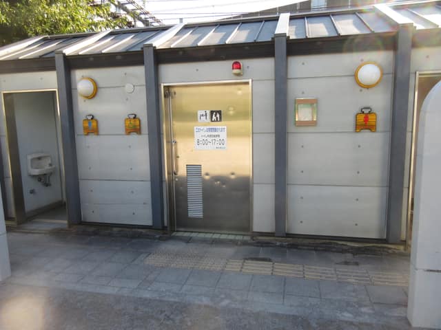 栄町ふれあい公園 のトイレ入口写真