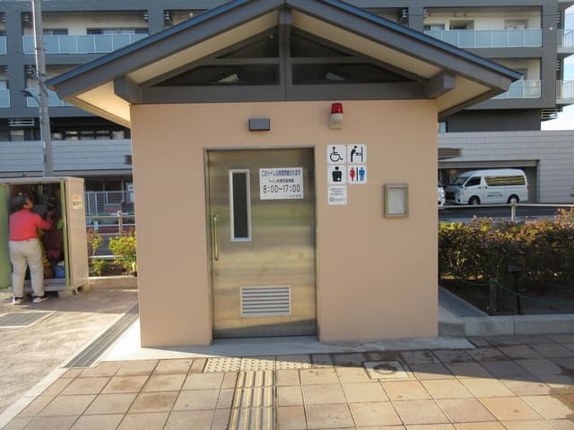 北園児童遊園 のトイレ入口写真