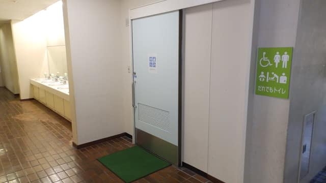 滝野川体育館 のトイレ入口写真