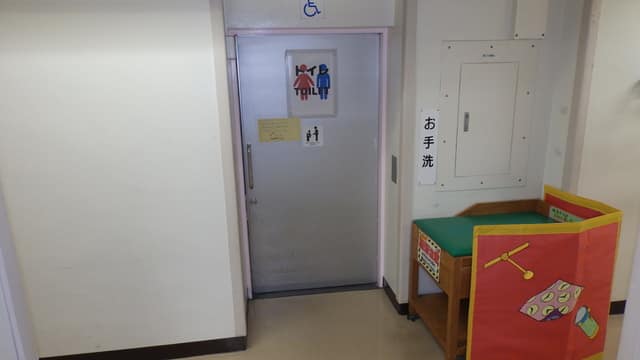 赤羽児童館 のトイレ入口写真