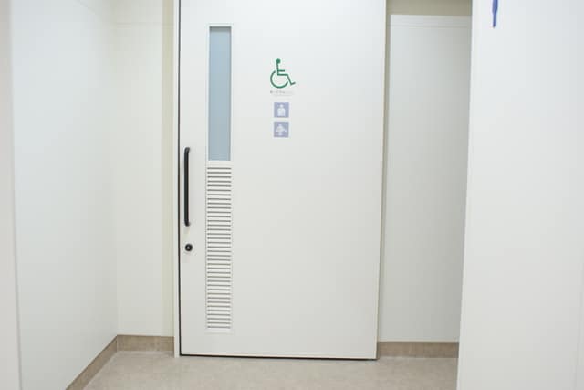 有明テニスの森公園テニス施設 のトイレ入口写真