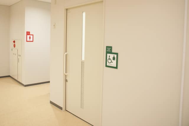 東京都中央卸売市場豊洲市場(水産卸売場棟) のトイレ入口写真