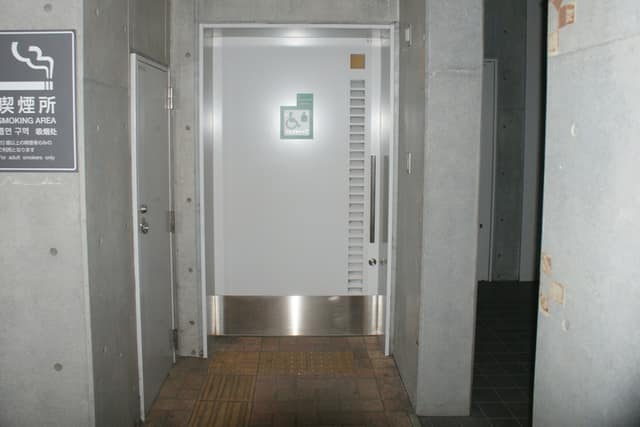 東京都中央卸売市場豊洲市場(青果棟) のトイレ入口写真