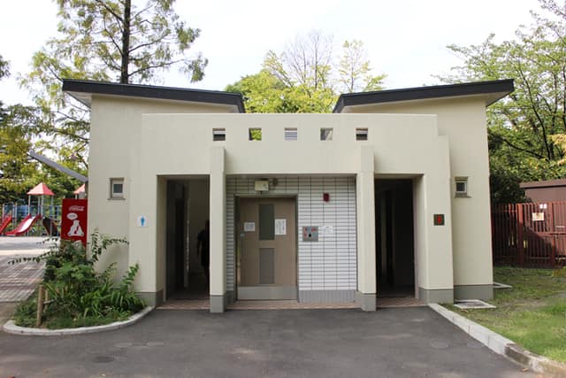 猿江恩賜公園 のトイレ入口写真