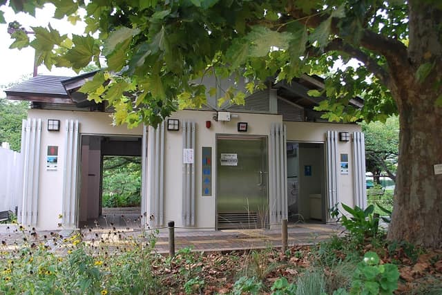 亀戸中央公園 のトイレ入口写真