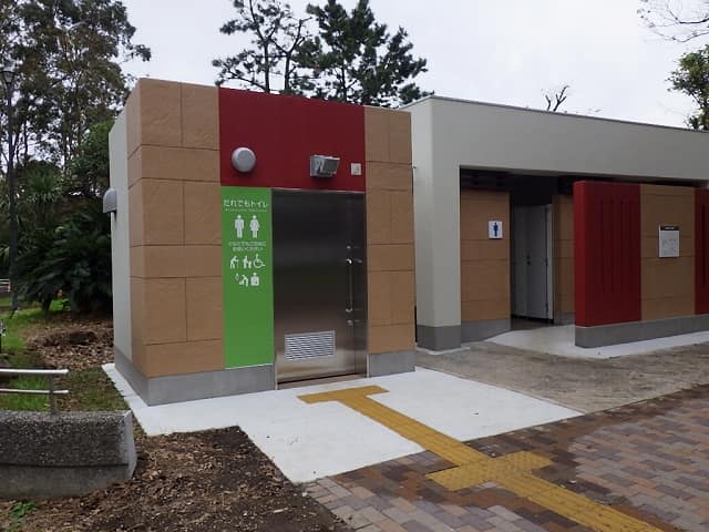 夢の島公園 のトイレ入口写真