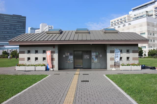 東京臨海広域防災公園 のトイレ入口写真