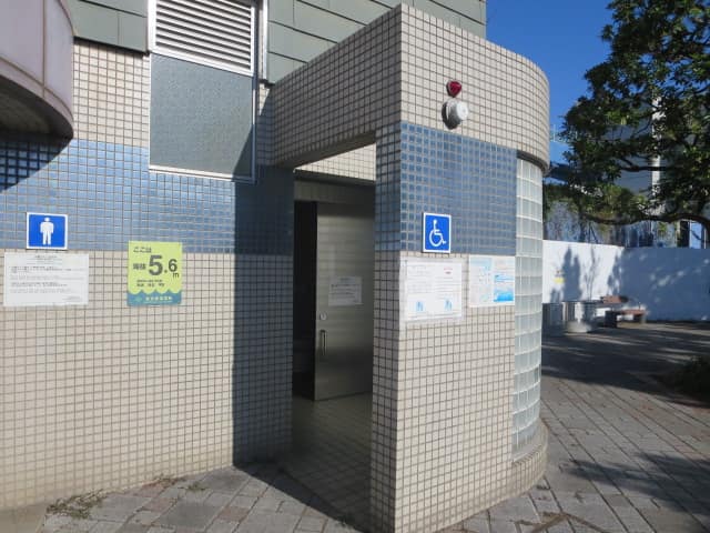 有明西ふ頭公園 のトイレ入口写真