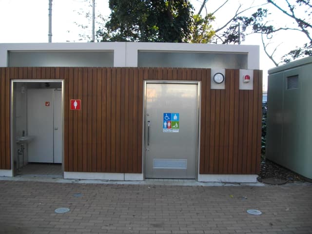 新木場公園 のトイレ入口写真