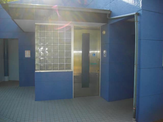 新木場緑道公園 のトイレ入口写真