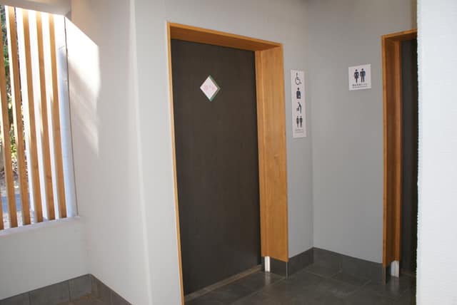 辰巳の森緑道公園 のトイレ入口写真
