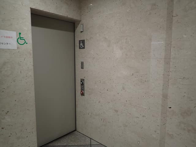 有明フロンティアビル のトイレ入口写真