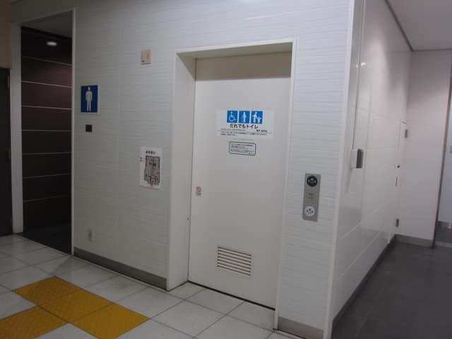都営新宿線東大島駅 のトイレ入口写真