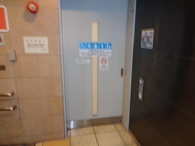 都営大江戸線清澄白河駅 のトイレ入口写真