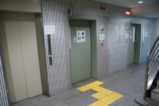 東京都水道局江東営業所 のトイレ入口写真