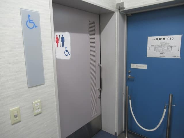 東京都虹の下水道館 のトイレ入口写真