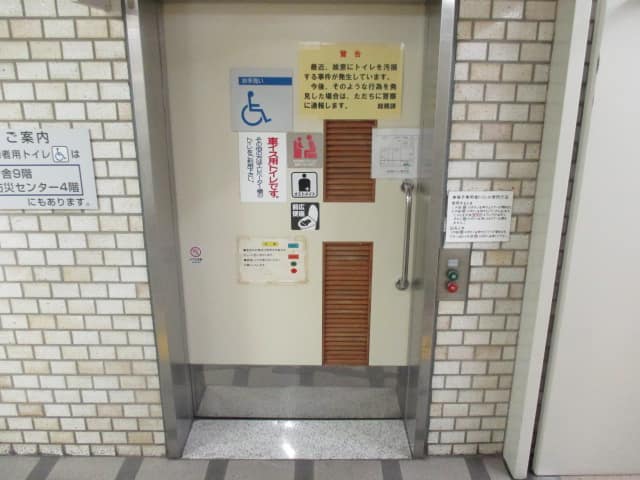江東区役所本庁舎 のトイレ入口写真