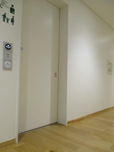 豊洲シビックセンター のトイレ入口写真