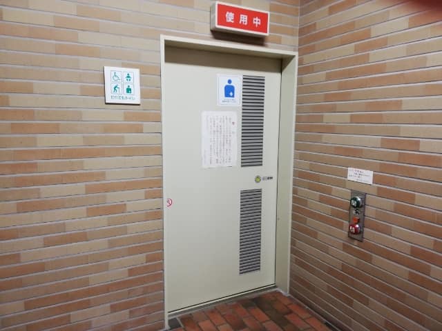 江東区総合区民センター のトイレ入口写真
