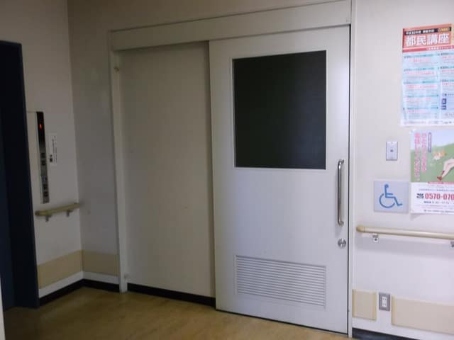 江東区城東南部保健相談所 のトイレ入口写真