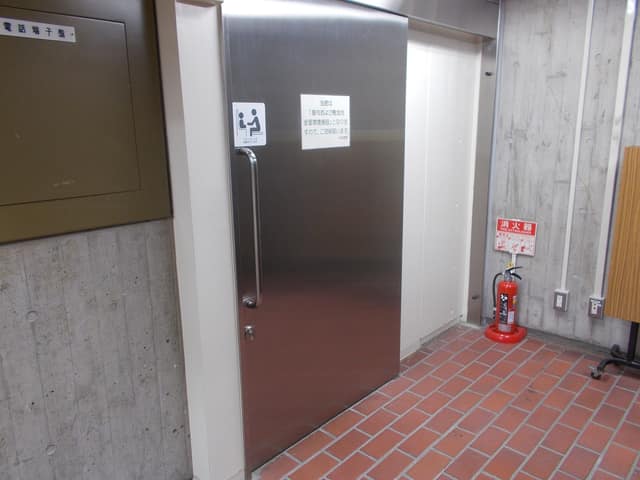 江東図書館 のトイレ入口写真