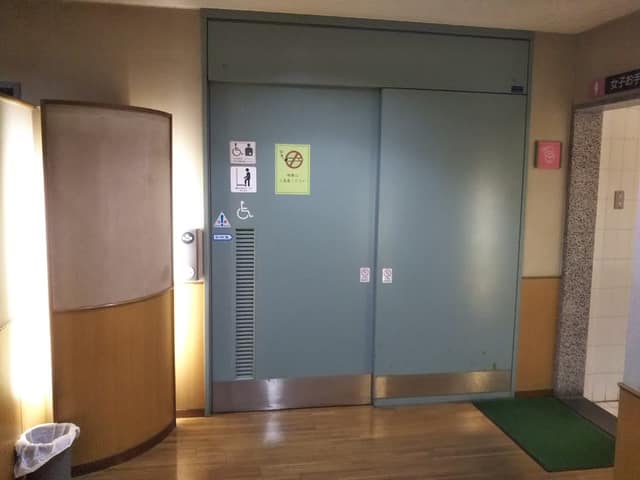 深川図書館 のトイレ入口写真