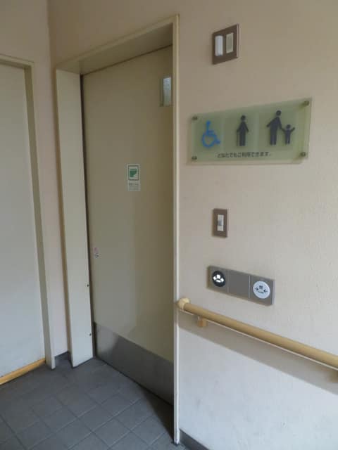 カメリアプラザ のトイレ入口写真