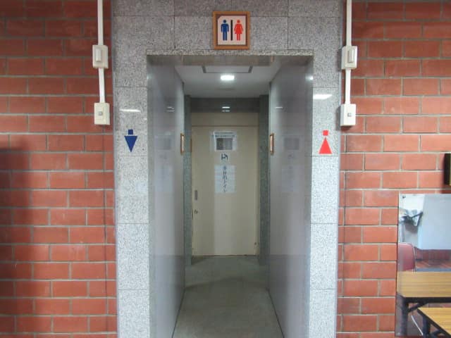 江東区スポーツ会館 のトイレ入口写真