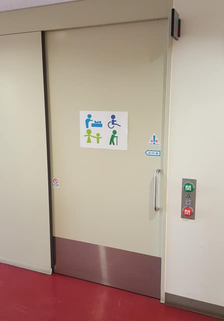 江東区新砂運動場 のトイレ入口写真