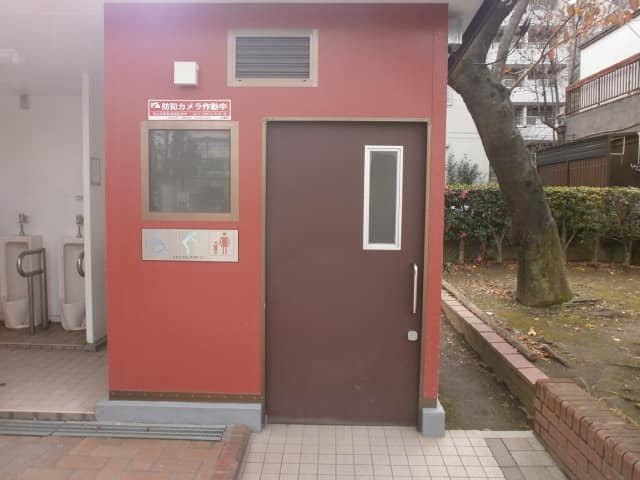 八名川公園 のトイレ入口写真
