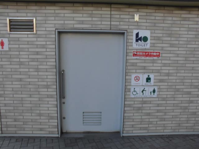 油堀川公園 のトイレ入口写真