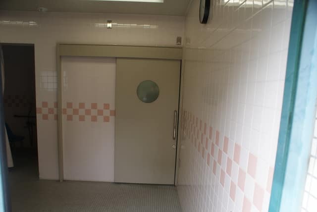 江東区営越中島プール のトイレ入口写真