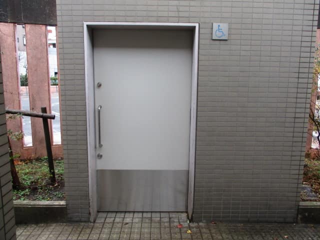 住利公園 のトイレ入口写真