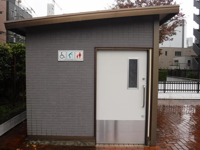 東陽三丁目公園 のトイレ入口写真