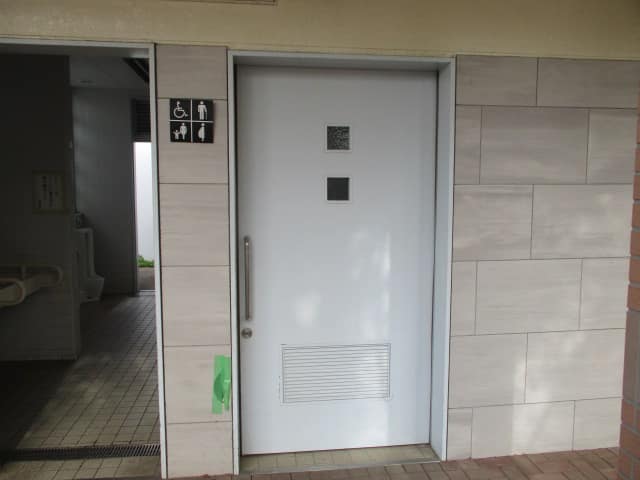 豊洲公園 のトイレ入口写真