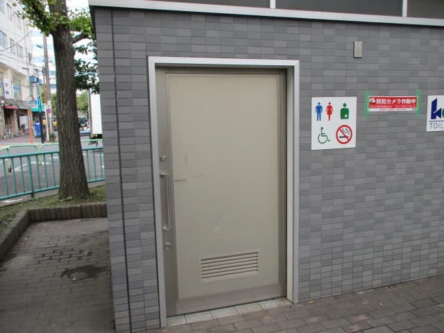 豊洲四丁目公園 のトイレ入口写真