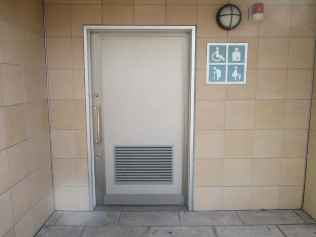 豊洲六丁目公園 のトイレ入口写真