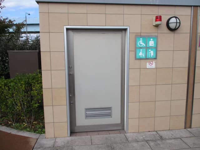 豊洲六丁目第二公園 のトイレ入口写真