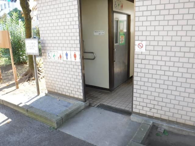 文泉公園 のトイレ入口写真
