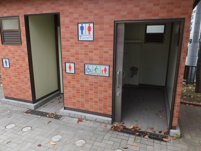 亀戸五丁目公園 のトイレ入口写真