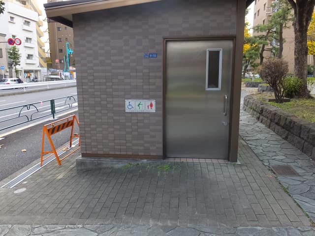 亀戸東公園 のトイレ入口写真