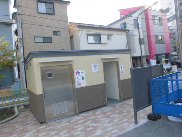 亀戸七丁目北公園 のトイレ入口写真