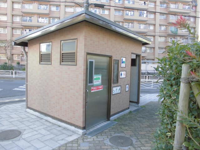 亀戸七丁目南公園 のトイレ入口写真