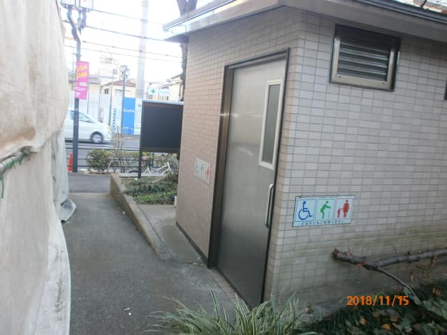 大島三丁目児童遊園 のトイレ入口写真
