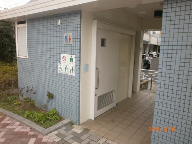 大島四丁目公園 のトイレ入口写真