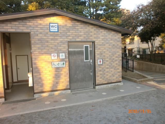 大島七丁目公園 のトイレ入口写真