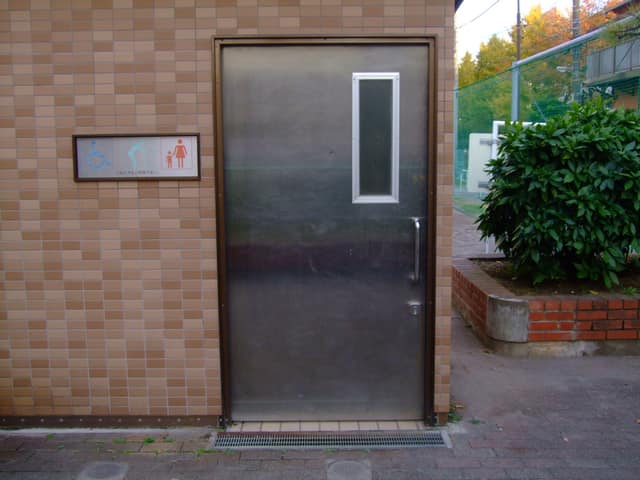 大島八丁目第二公園 のトイレ入口写真