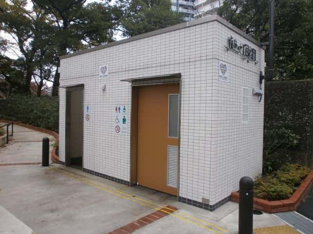 南砂一丁目公園 のトイレ入口写真