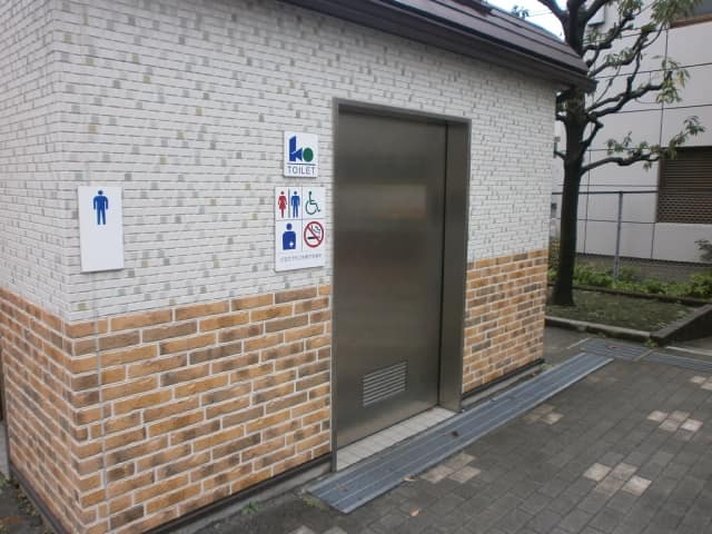 南砂一丁目第二公園 のトイレ入口写真