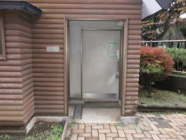 松島橋児童遊園 のトイレ入口写真
